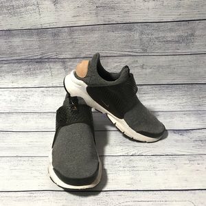 Nike Sock Dart on with strap